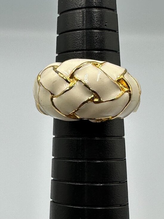 Vintage Kenneth Jay Lane Jewelry Set Gold Tone Cream Ring Clip-On Earrings - Picture 10 of 16